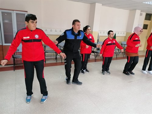 ERZİNCAN EMNİYET MÜDÜRLÜĞÜ TARAFINDAN YÜRÜTÜLEN "ENGEL SADECE BİR KELİMEDİR" PROJESİ