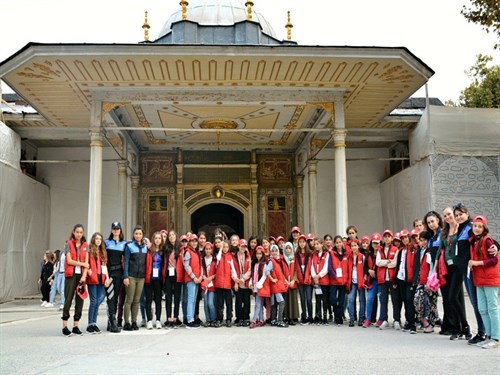 VAN EMNİYET MÜDÜRLÜĞÜ TARAFINDAN YÜRÜTÜLEN "GÜVENLİ GENÇLER UMUTLU YARINLAR" PROJESİ